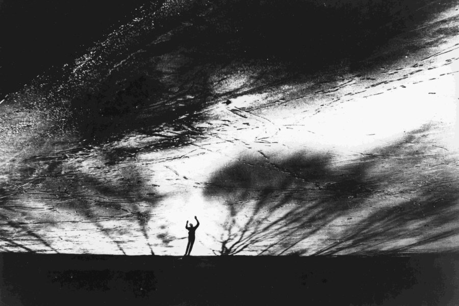 Začátek genocidy (z cyklu Autihumanismus) Foto: Pikous Jan Liberec III. Mrštíkova 5